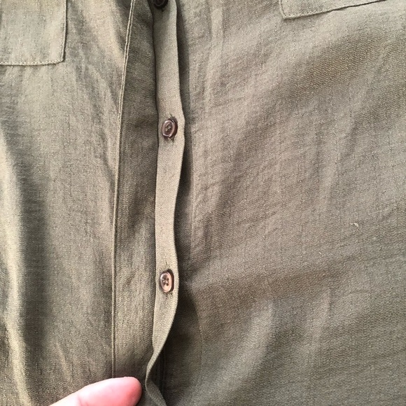 Ricki's olive green Sleeveless Blouse with Mandarin Collar- size xxl- - Picture 2 of 9